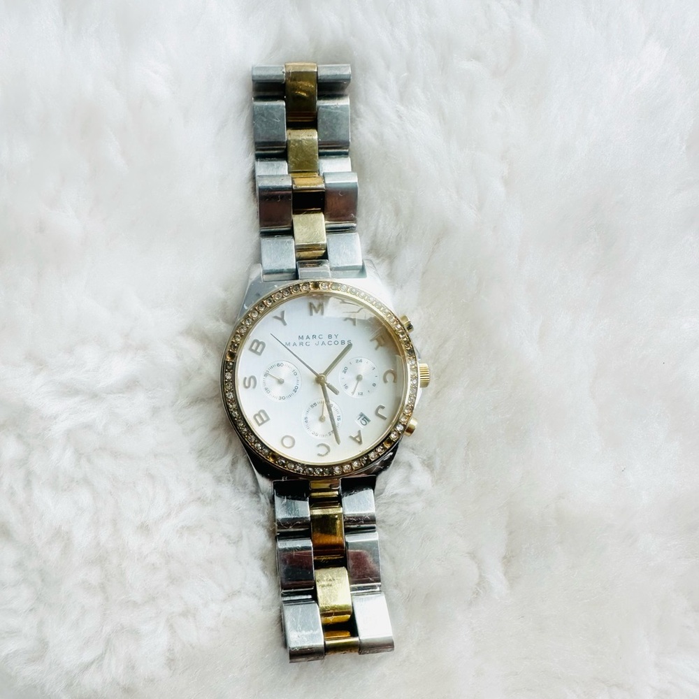 Marc by Marc Jacob’s Gold Sliver Watch - Picture 6 of 7
